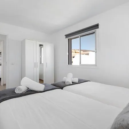 Bonito Cristian Playa * ארונה